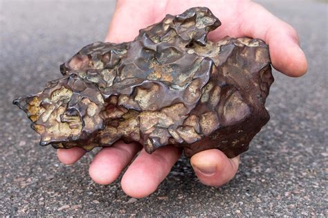 meteorite identification pictures.